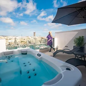 Apartment The Address Seafront With Hot Tub, Pieta